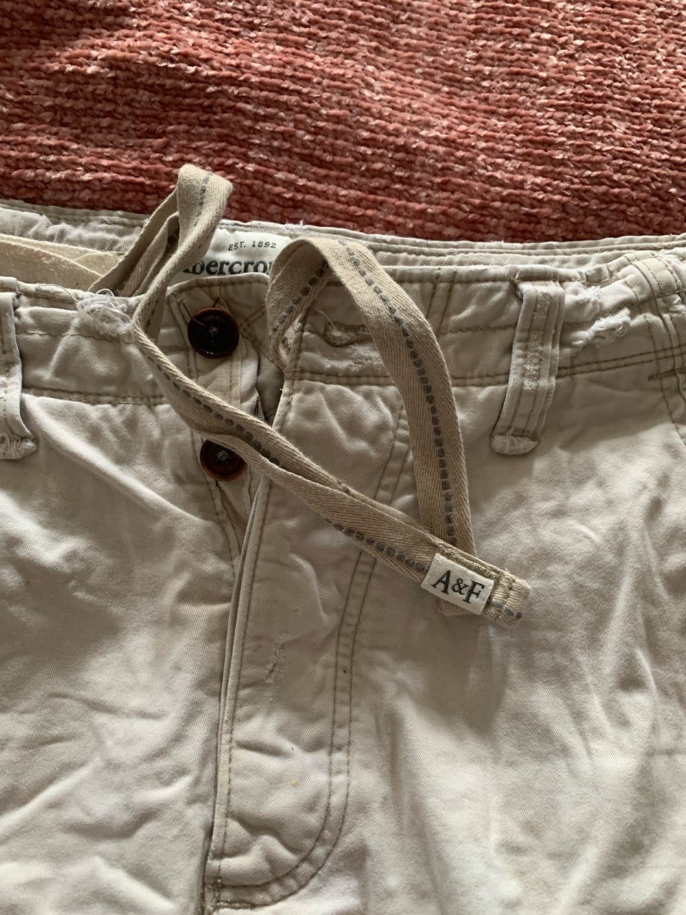 Pre-Owned: Abercrombie & Fitch Men's Distressed Cargo Shorts - Cream. - Picture 14 of 14